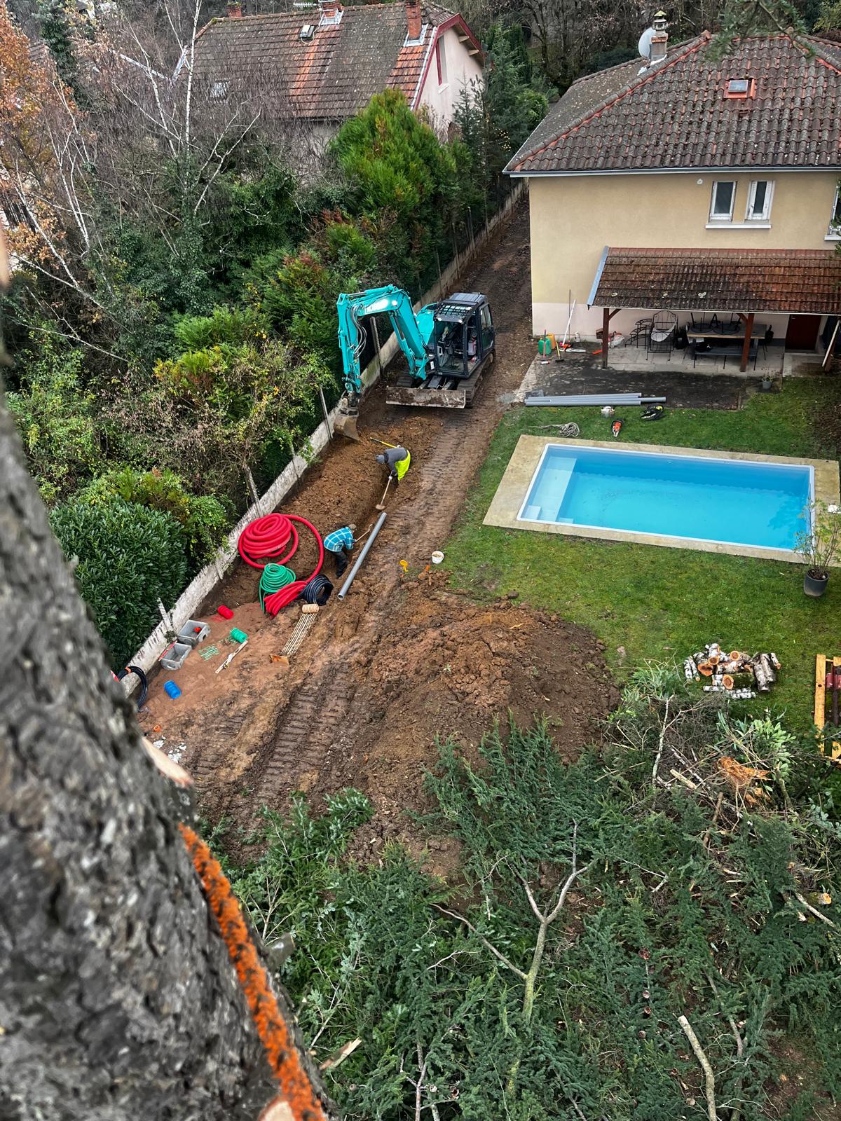 Terrain rendu propre après le démontage du pin